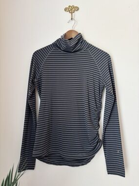 Indyeva Gamut Grey Striped Turtleneck Top Medium Athleisure Title Nine